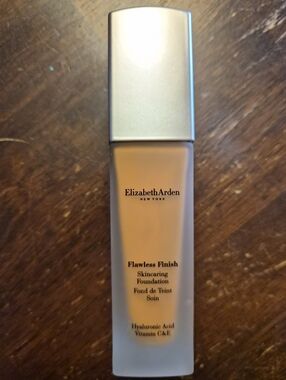 Elizabeth Arden Flawless Finish Foundation - Warm Tan 540W